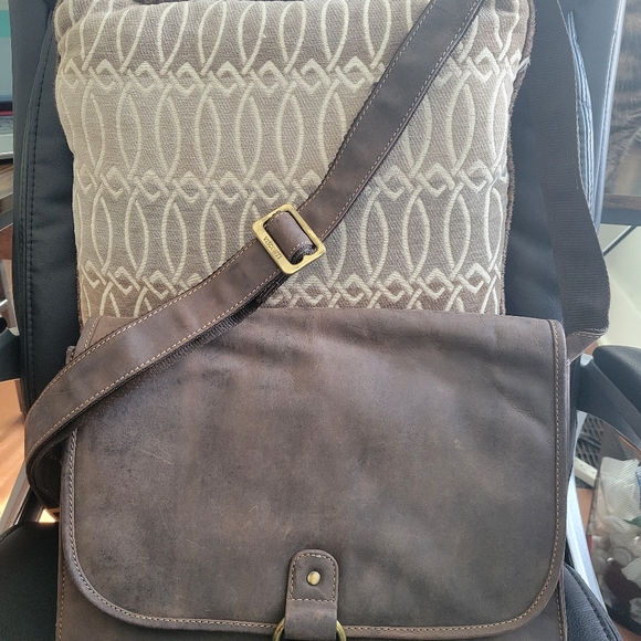 Visconti Leather Messenger Bag - Picture 4 of 8